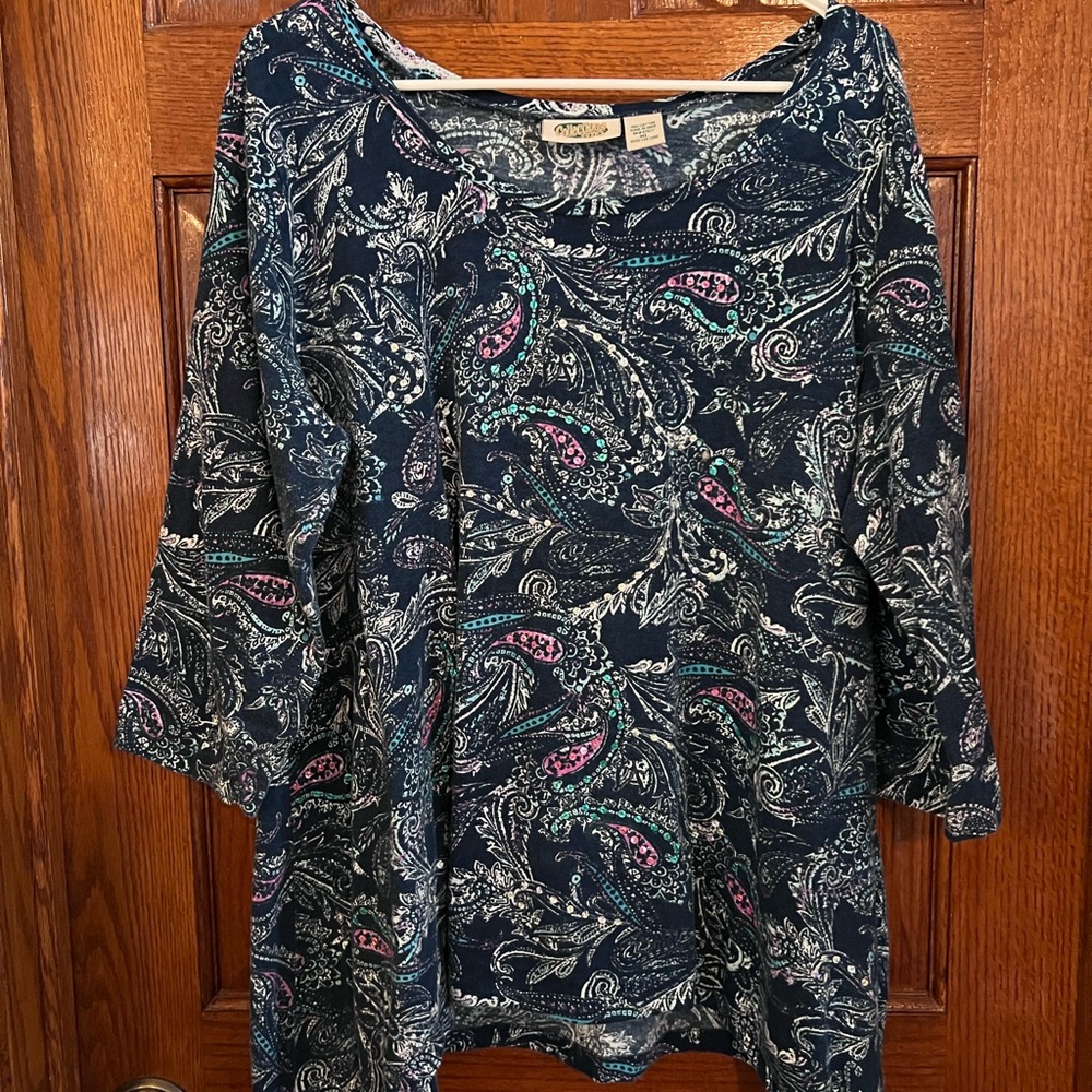 Collections Etc. XL Pullover 3/4 Sleeve A Symmetrical Hem on sides
